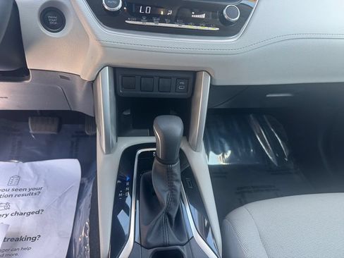 Used 2024 Toyota Corolla Cross LE AWD/4WD image 11