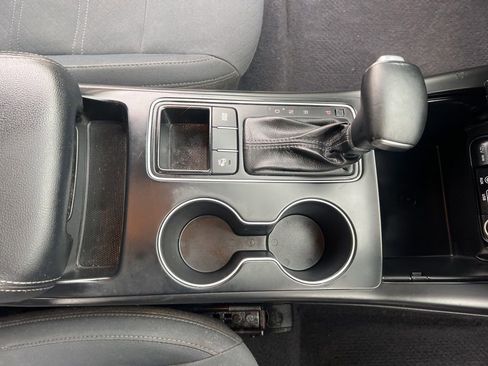 Certified 2019 Kia Sorento LX w/ LX Convenience Package image 22