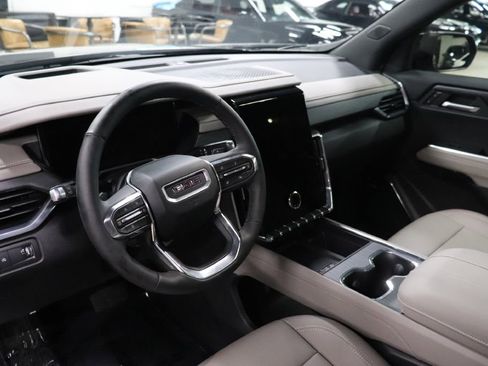 Used 2026 GMC Acadia Elevation w/ Elevation Premium Package FWD image 13
