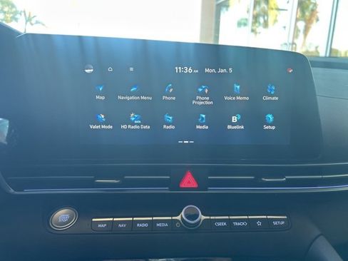 Used 2023 Hyundai Elantra Limited image 8