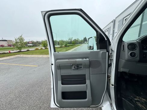 Used 2011 Ford E-450 and Econoline 450 Super Duty w/ Shuttle Bus Prep Pkg RWD image 19