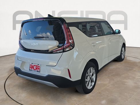 Certified 2025 Kia Soul LX w/ LX Technology Package FWD image 8