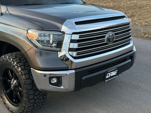 Used 2018 Toyota Tundra Limited w/ Limited Premium Package AWD/4WD image 5