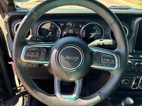 Used 2023 Jeep Wrangler Unlimited Sahara w/ Cold Weather Group AWD/4WD image 17