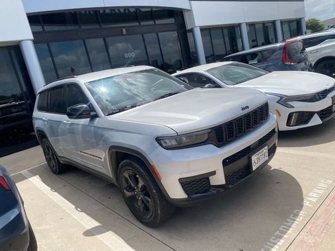 Used 2021 Jeep Grand Cherokee L Laredo RWD image 4