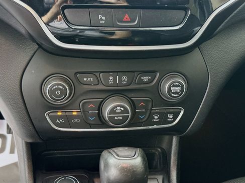 Used 2019 Jeep Cherokee Limited AWD/4WD image 16