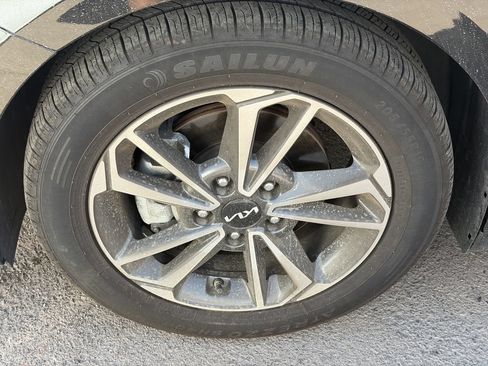 Used 2023 Kia Forte LXS w/ LXS Technology Package FWD image 5