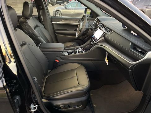 New 2025 Jeep Grand Cherokee Limited w/ Black Appearance Package image 41