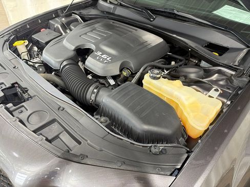 Used 2018 Chrysler 300 S AWD/4WD image 40