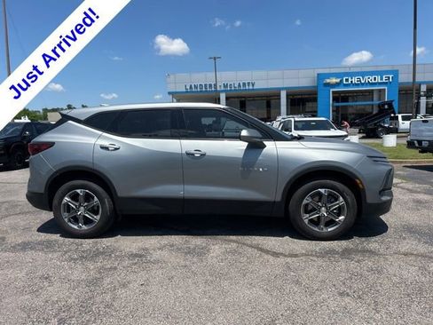 Used 2023 Chevrolet Blazer LT FWD image 2