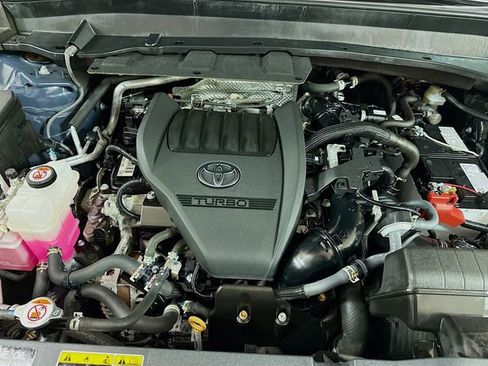 Used 2024 Toyota Grand Highlander AWD image 32