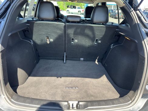 Used 2019 Nissan Kicks SR w/ SR Premium Package FWD image 14