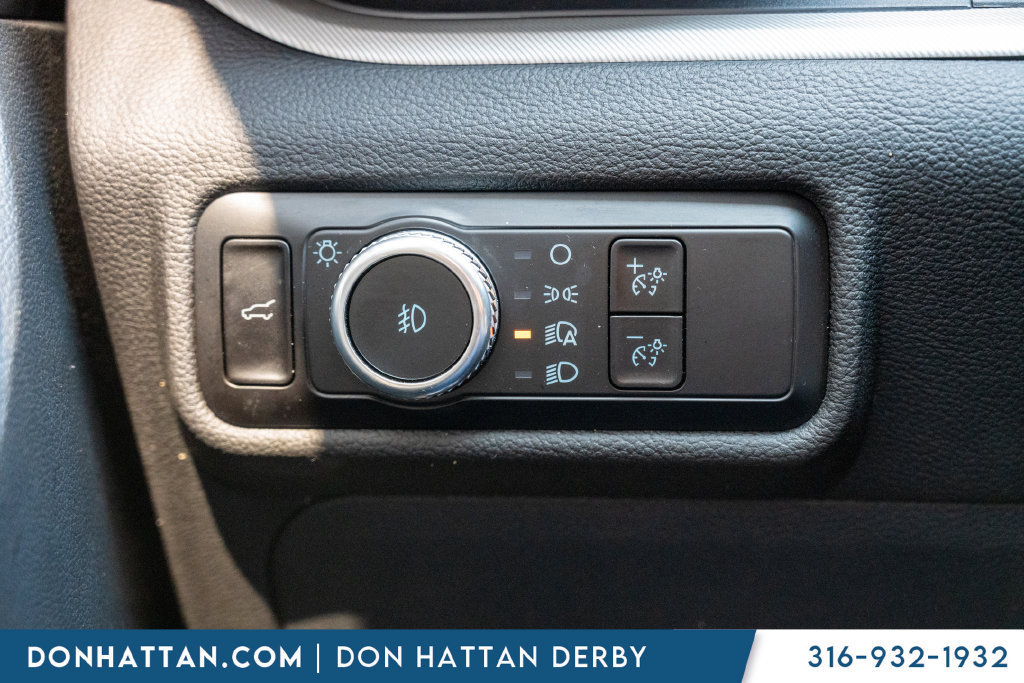 Used 2023 Ford Explorer XLT w/ Equipment Group 202A AWD/4WD image 17