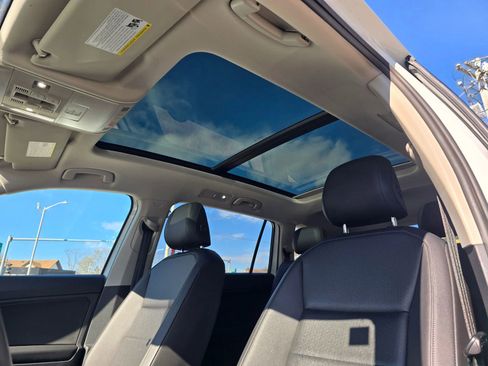 Used 2020 Volkswagen Tiguan SEL w/ 3rd Row Seat Package AWD/4WD image 12
