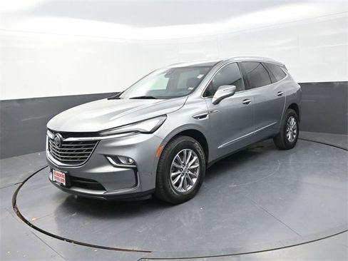 Used 2024 Buick Enclave Premium image 3