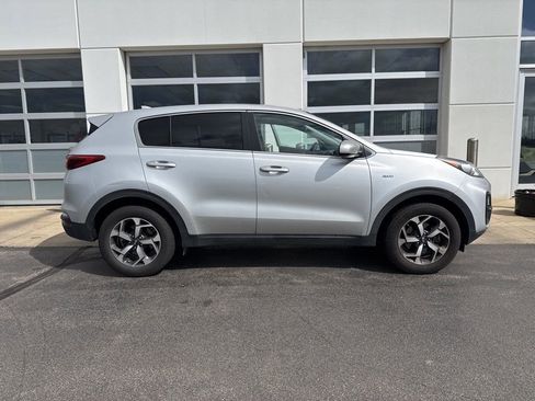 Used 2020 Kia Sportage LX image 3
