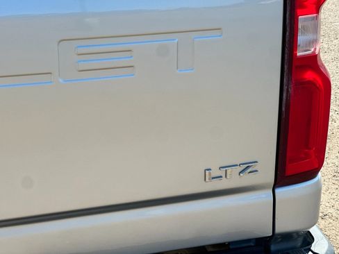 Used 2022 Chevrolet Silverado 2500 LTZ AWD/4WD image 25