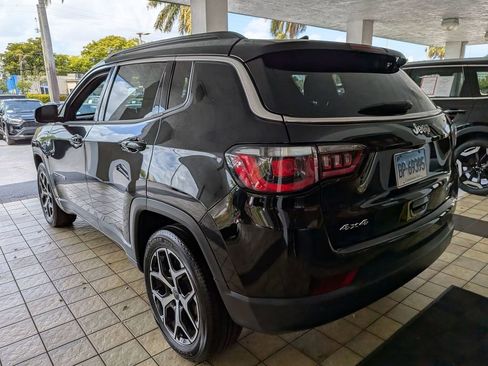 Used 2025 Jeep Compass Limited image 8