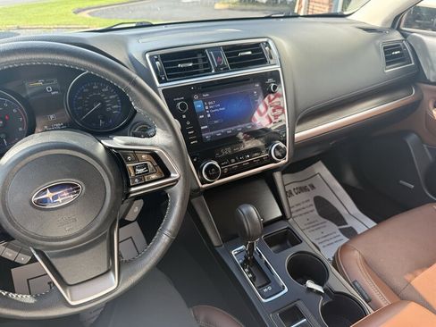 Used 2019 Subaru Outback 2.5i Touring AWD/4WD image 16