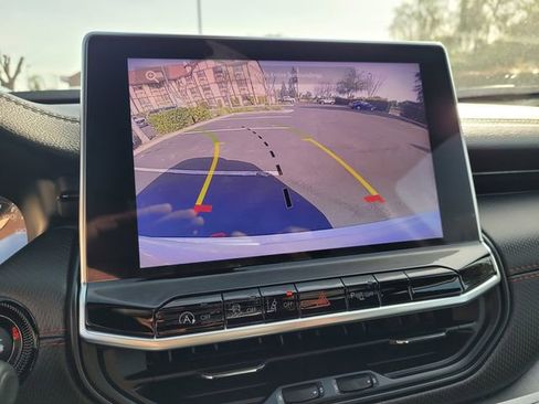 Used 2024 Jeep Compass Trailhawk image 19