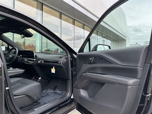 Used 2025 Cadillac Lyriq Sport image 11