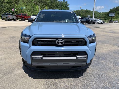Used 2025 Toyota 4Runner SR5 AWD/4WD image 5