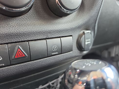 Used 2018 Jeep Wrangler Unlimited Sahara AWD/4WD image 31