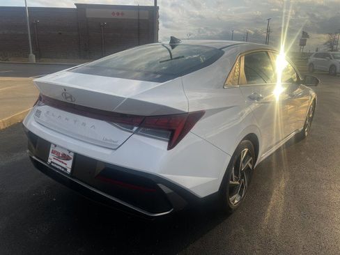 Used 2024 Hyundai Elantra Limited image 7