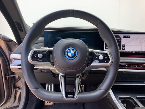 Used 2023 BMW i7 xDrive60 AWD/4WD image 10