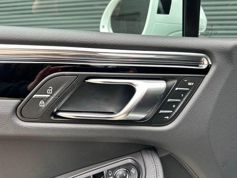 Used 2026 Porsche Macan AWD/4WD image 19