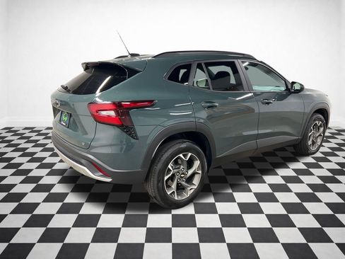 Certified 2025 Chevrolet Trax LT w/ Driver Confidence Package FWD image 9