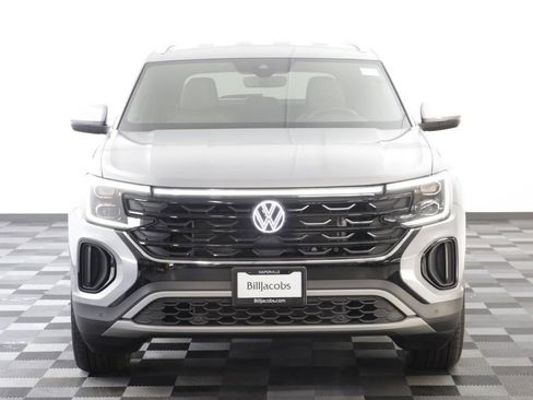 Used 2025 Volkswagen Atlas Cross Sport SE AWD/4WD image 22