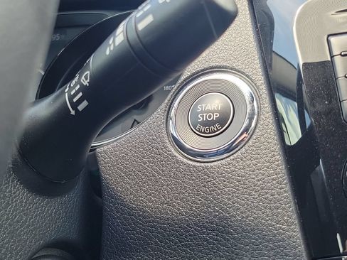 Used 2022 Nissan Rogue Sport SL FWD image 27