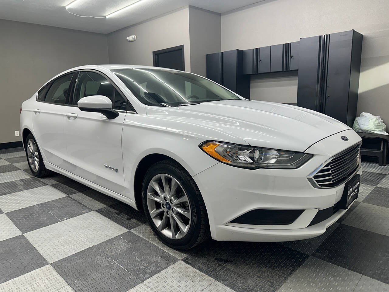 Used 2017 Ford Fusion SE FWD image 4