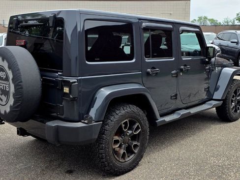 Used 2017 Jeep Wrangler Unlimited Sahara AWD/4WD image 2