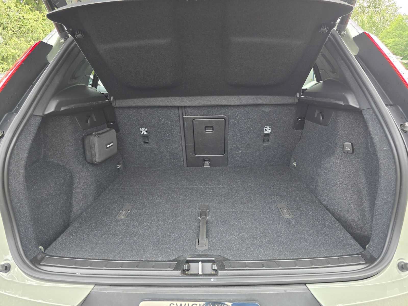 Used 2023 Volvo XC40 Recharge Plus w/ Protection Package Premier AWD/4WD image 15