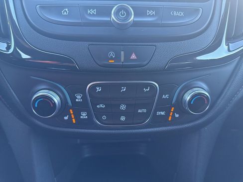 Used 2022 Chevrolet Equinox RS w/ Infotainment Package image 23