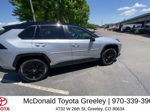Used 2022 Toyota RAV4 XSE AWD/4WD image 2