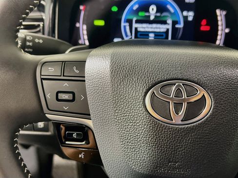 Used 2026 Toyota Camry SE FWD image 18