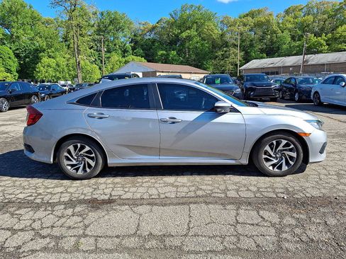 Used 2018 Honda Civic EX image 7