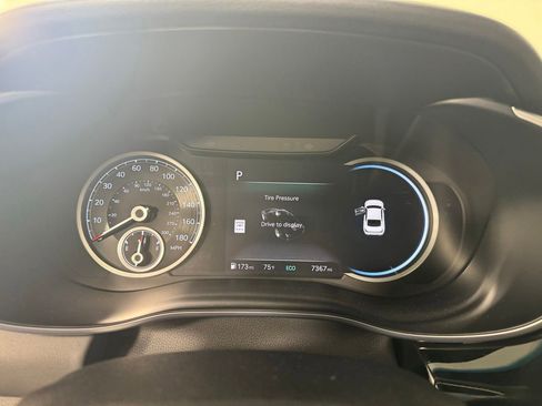 Used 2025 Genesis G70 3.3T Advanced image 23