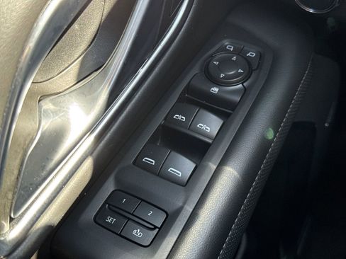 Used 2024 GMC Yukon SLT image 15