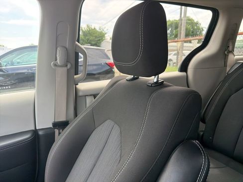 Used 2023 Chrysler Voyager LX FWD image 29