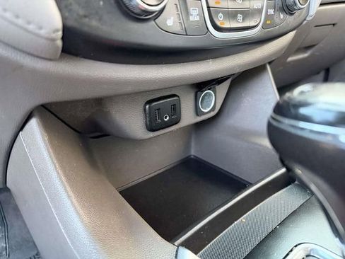Used 2020 Chevrolet Traverse LT w/ Driver Confidence II Package AWD/4WD image 44