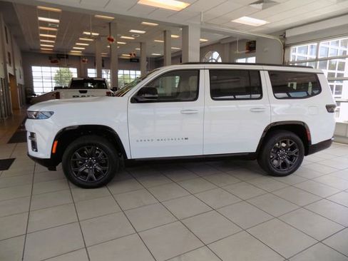 New 2026 Jeep Grand Wagoneer Limited AWD/4WD image 4