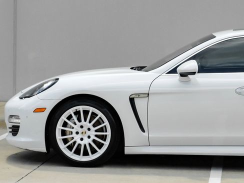 Used 2013 Porsche Panamera S RWD image 11