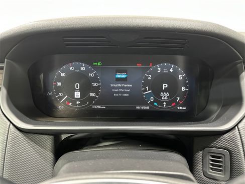 Used 2024 Land Rover Discovery Dynamic SE image 21