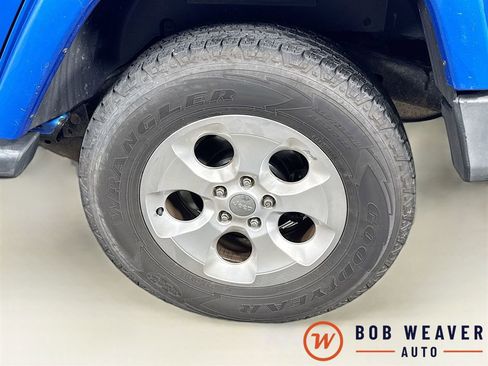 Used 2015 Jeep Wrangler Unlimited Sahara w/ Connectivity Group image 33