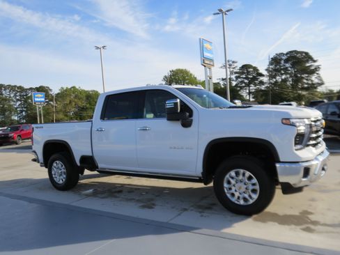 New 2026 Chevrolet Silverado 3500 LTZ w/ LTZ Convenience Package AWD/4WD image 7