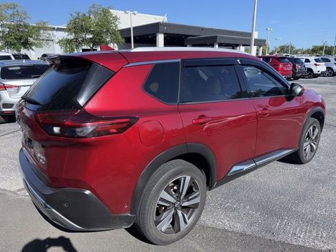 Used 2021 Nissan Rogue Platinum image 3